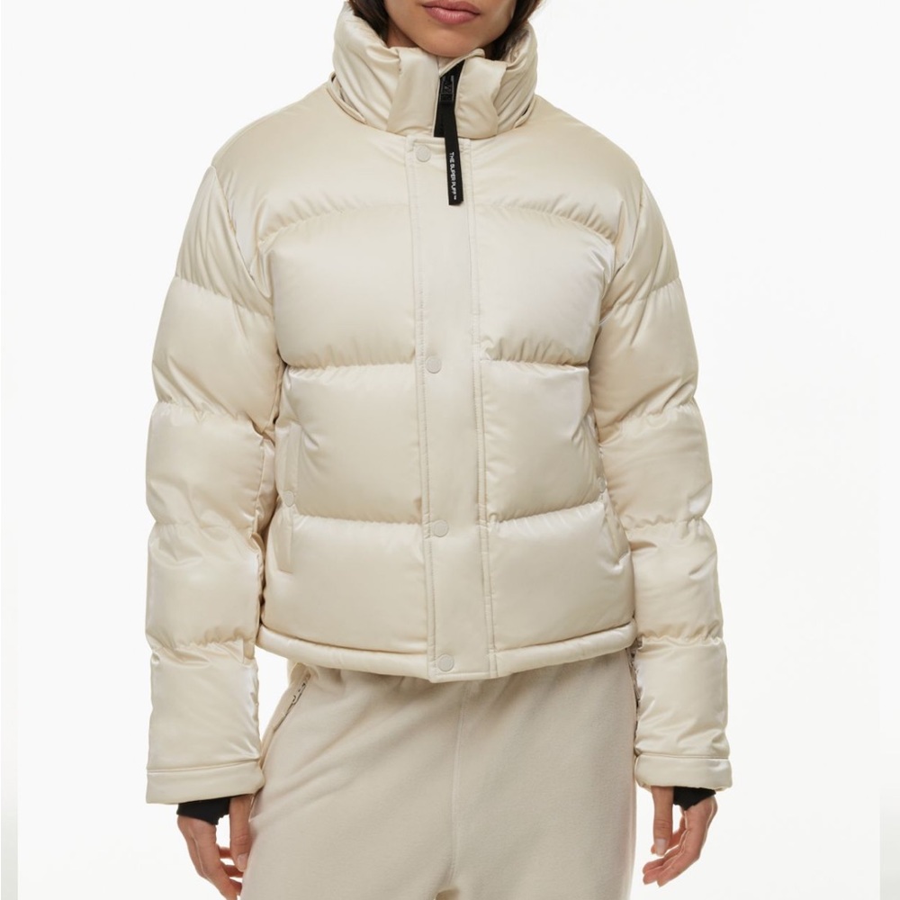 ARITZIA SUPERPUFF - SHORTY, CREAM / SOFT YELLOW COLOR SIZE XS **NEVER WORN**